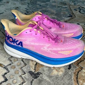Hoka One One Clifton 9s in pink